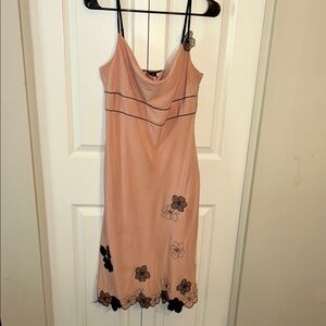 EXPRESS Pink/Black💯silk dress(lt.salmon color)w/black embroidered flowers size 8